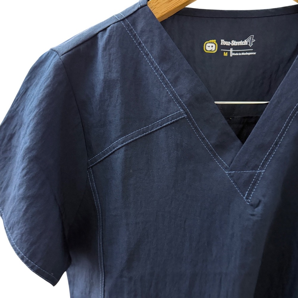 WonderWink Four-Stretch Scrub Top Womens Medium Navy Blue NWOT V-Neck